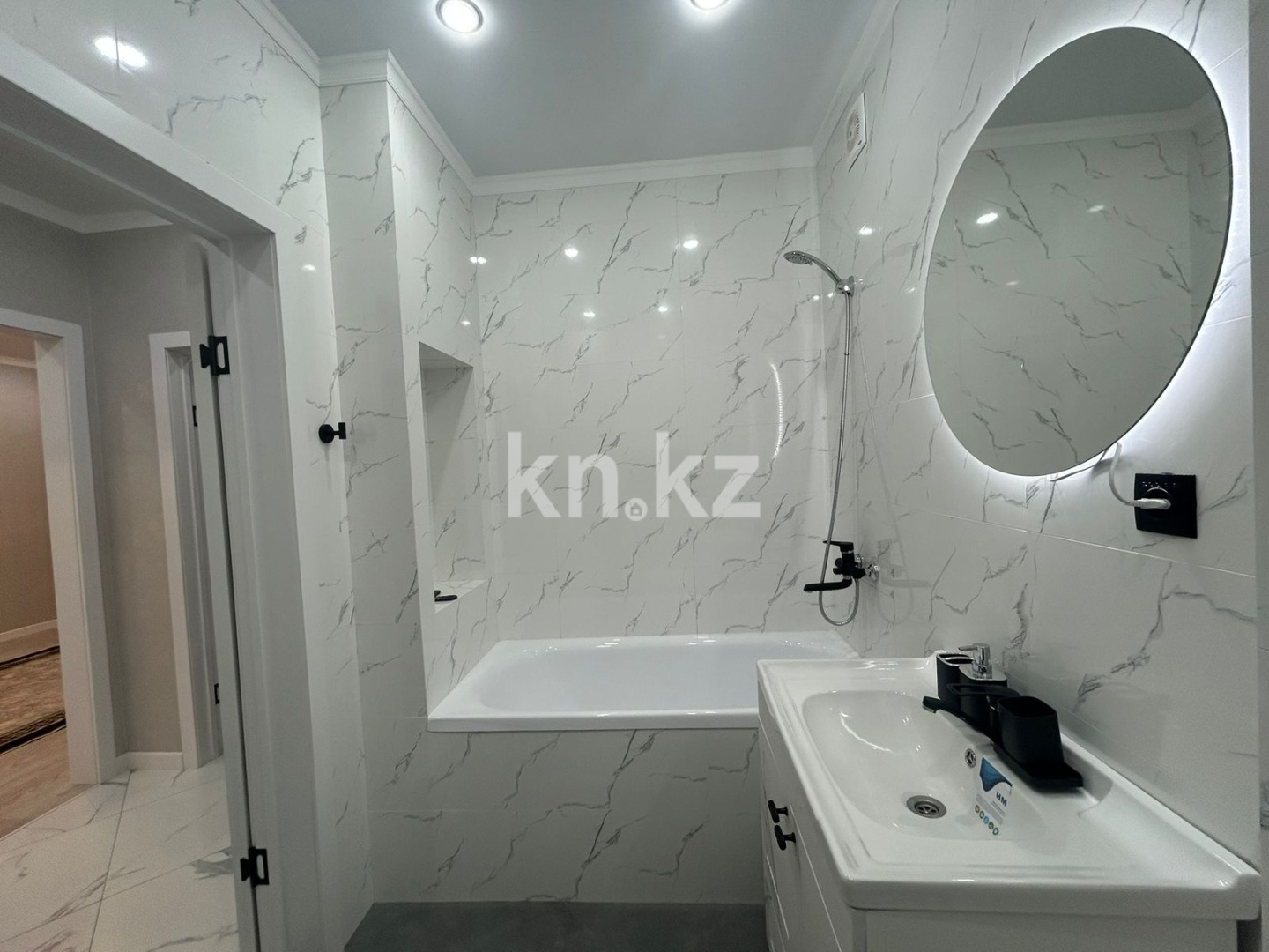 Продажа 2-комнатной квартиры, 41 м², мкр-н Голубые Пруды, дом  3/2 - Продажа  двухкомнатных квартир в Караганде фото 3 из 11