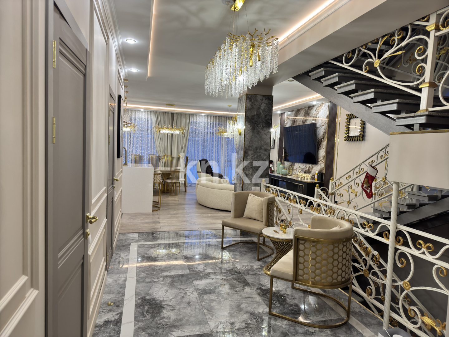 Продажа 5-комнатного дома, 400 м², ул. Муканова, дом  45/28 - Продажа  пятикомнатных домов, коттеджей в Караганде с фото фото 1 из 21