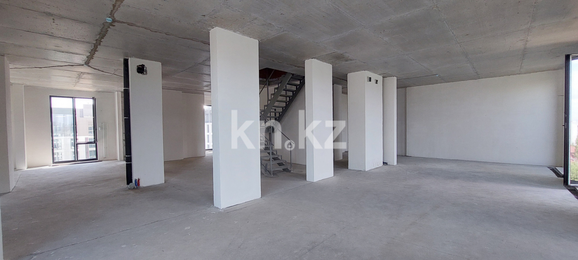 Продажа 5-комнатной квартиры, 270 м² - Продажа пятикомнатных и более квартир в кирпичном доме в Астане фото 9 из 18