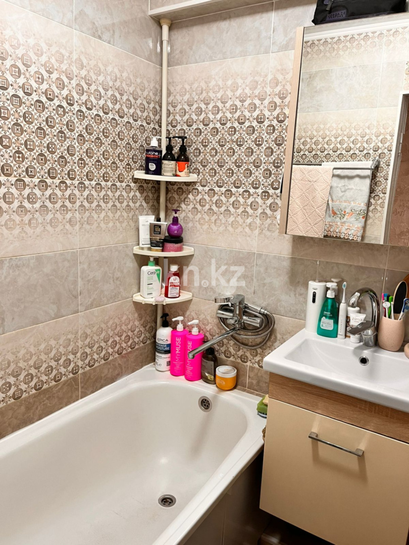 Продажа 3-комнатной квартиры, 63 м², ул. Сатыбалдина, дом  28 - Продажа  трехкомнатных квартир в Караганде фото 12 из 15