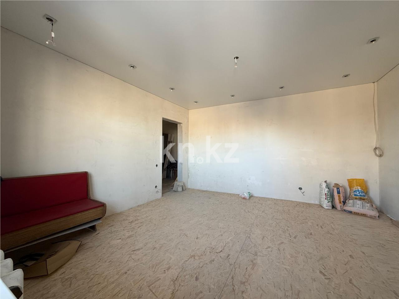 Продажа 3-комнатной квартиры, 63 м² - Продажа  трехкомнатных квартир в Караганде на Юго-Востоке фото 2 из 19