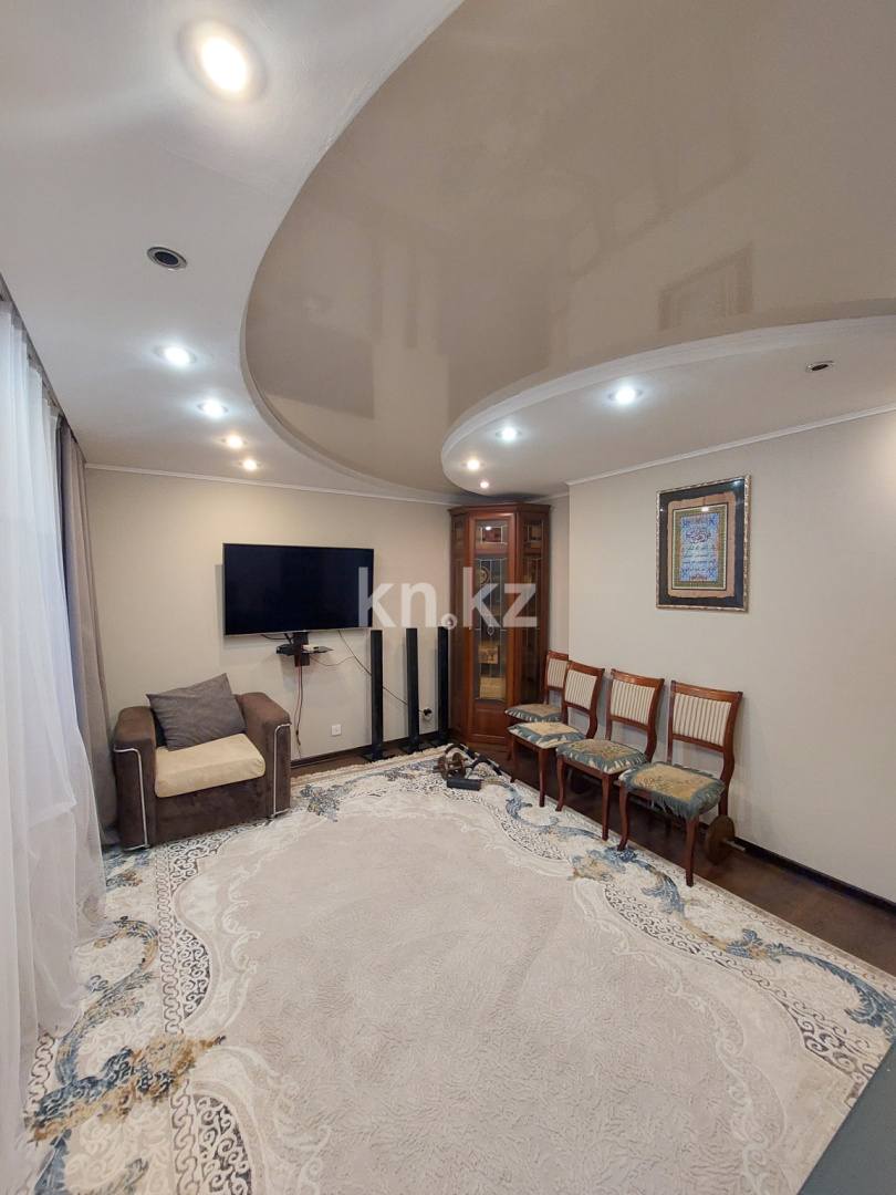 Продажа 4-комнатной квартиры, 110 м², пр. Н. Абдирова, дом  51 - Продажа  четырехкомнатных квартир в Караганде фото 2 из 14