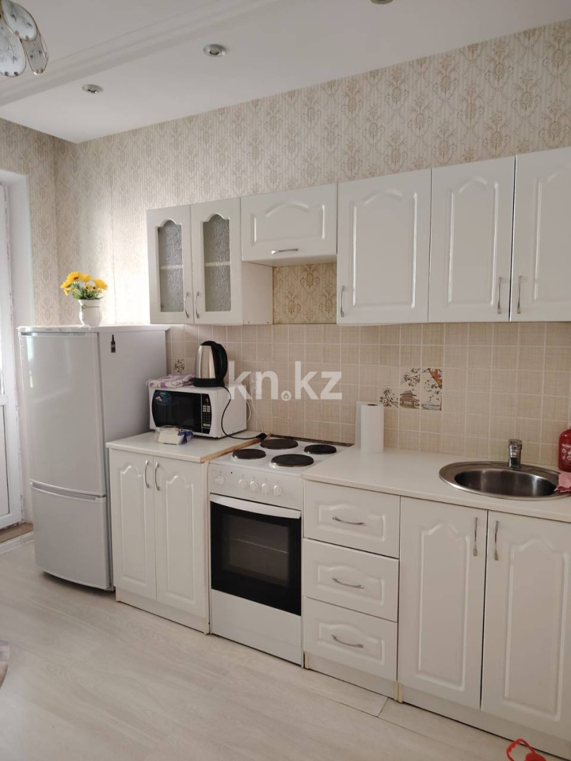 Аренда 1-комнатной квартиры, 36 м², пр. Кабанбай батыра, дом  46а - Аренда жилой и коммерческой недвижимости в Казахстане фото 1 из 8