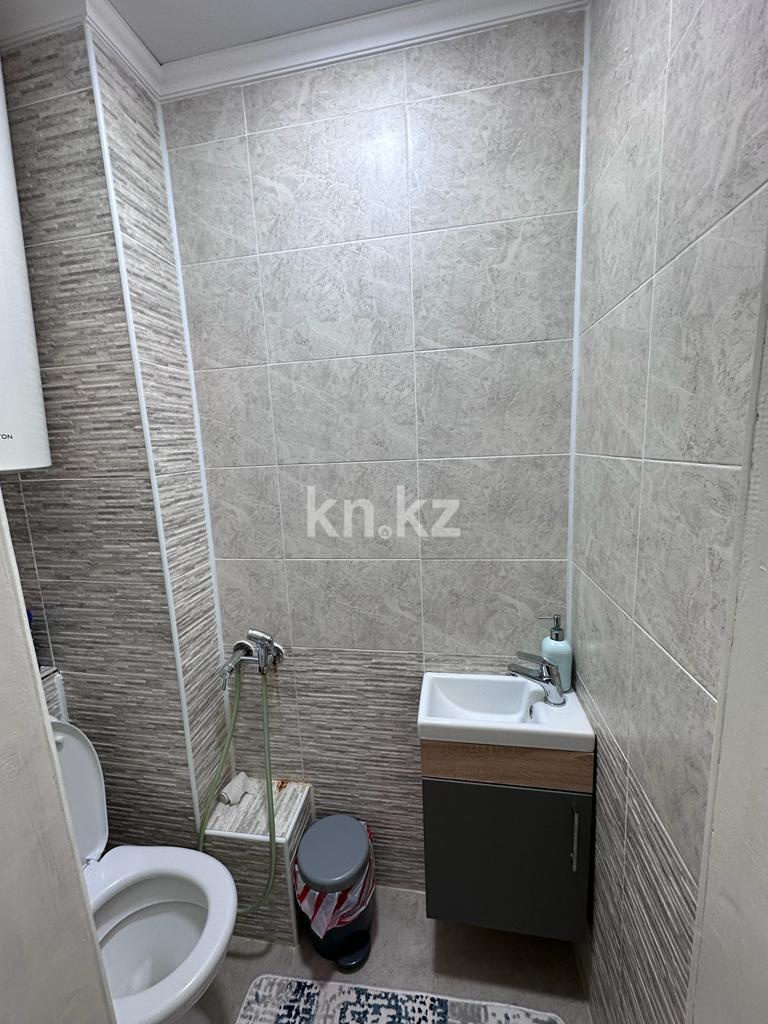Продажа 3-комнатной квартиры, 102 м², ул. Муканова в Караганде - фото 12