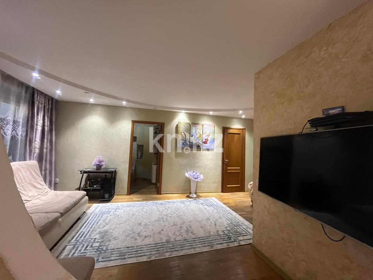 Продажа 4-комнатной квартиры, 76 м², пр. Республики, дом  18 - Продажа  четырехкомнатных квартир в Караганде фото 4 из 13