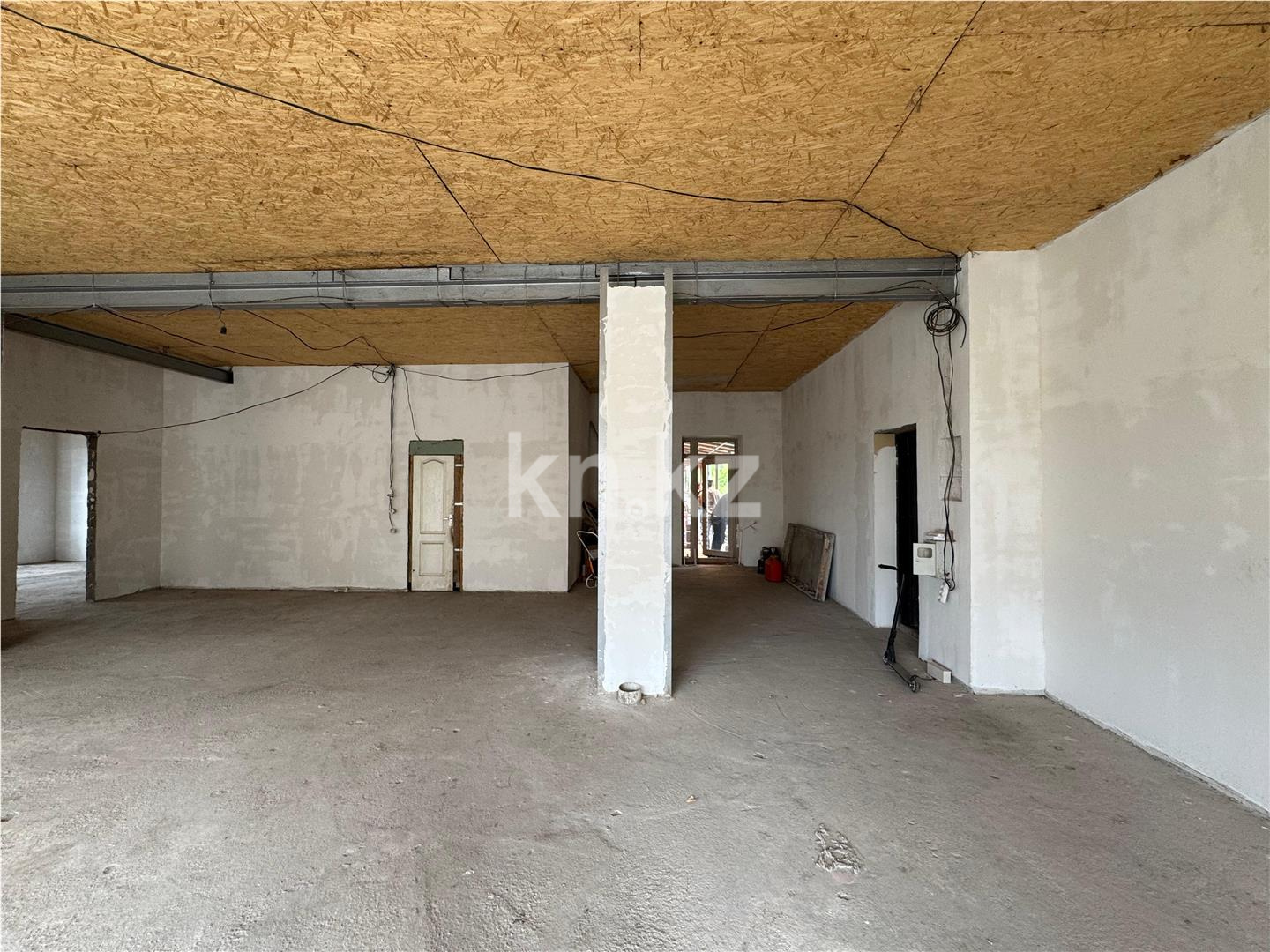 Продажа 4-комнатной квартиры, 164 м², ул. Сарсекова, дом  49 - Продажа  четырехкомнатных квартир в Караганде фото 3 из 16