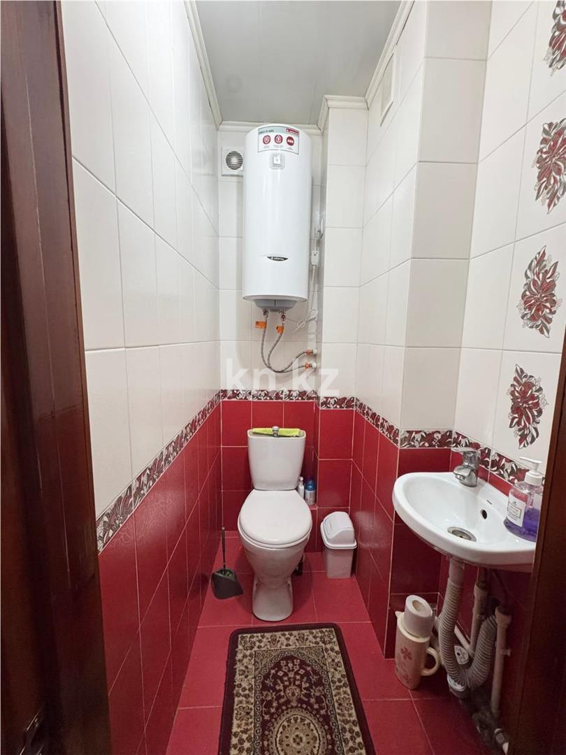 Продажа 3-комнатной квартиры, 64 м², ул. Ермекова в Караганде - фото 7