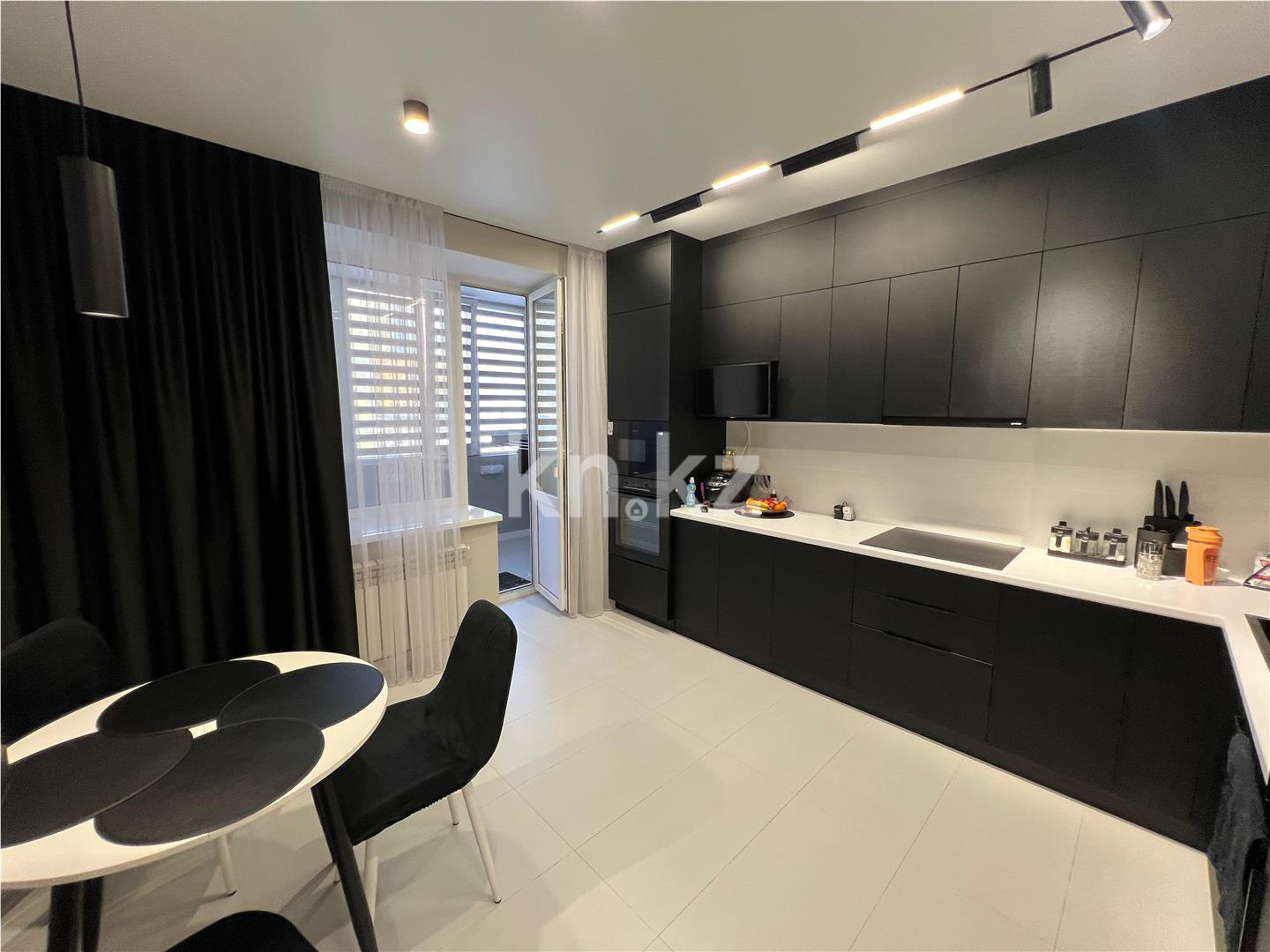 Продажа 3-комнатной квартиры, 100 м², ул. Дюсембекова - Продажа  трехкомнатных квартир в Караганде фото 10 из 21