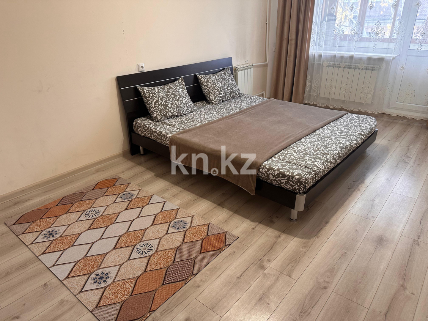 Аренда 2-комнатной квартиры посуточно, 52 м², ул. Сатыбалдина, дом  4 - Аренда жилой и коммерческой недвижимости в Караганде фото 1 из 14