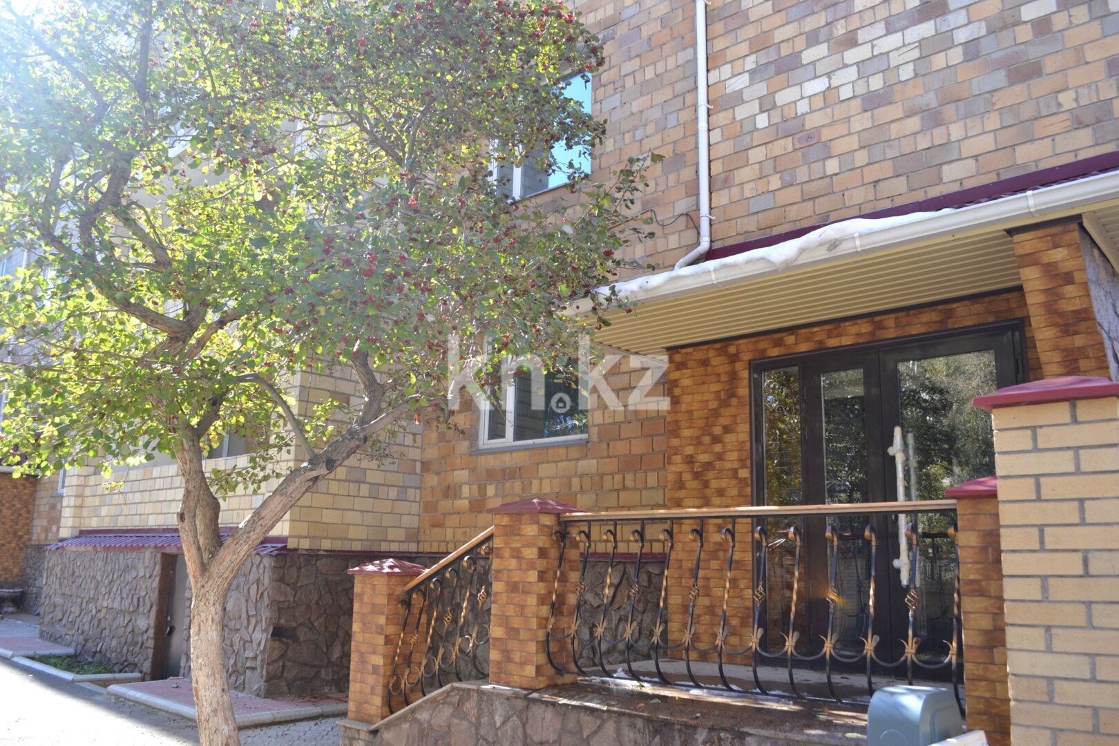 Продажа 3-комнатной квартиры, 97 м² в Караганде
