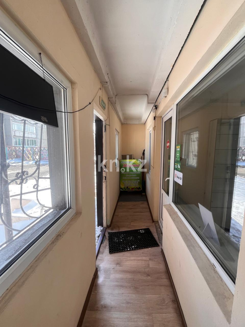 Продажа , 47 м², мкр-н Восток-3, дом  20 - Продажа офисных и торговых помещений в Караганде фото 5 из 15