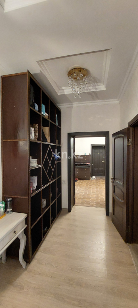 Продажа 5-комнатной квартиры, 217 м², ул. Аманжолова, дом  41 - Продажа квартир в Караганде фото 20 из 27