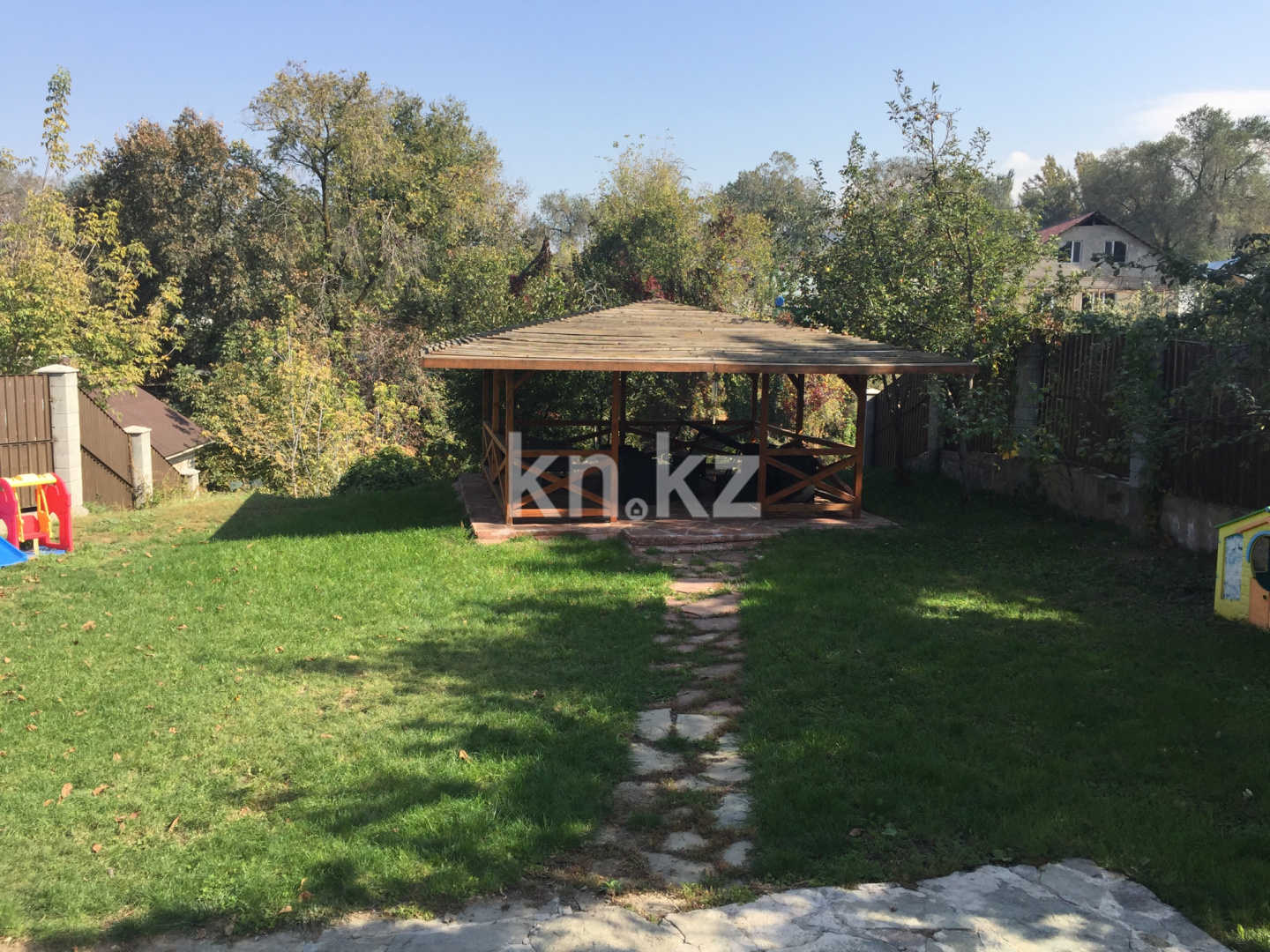 Продажа 6-комнатного дома, 240 м², ул. Есенберлина - Продажа домов, коттеджей в Алматы без посредников фото 2 из 33