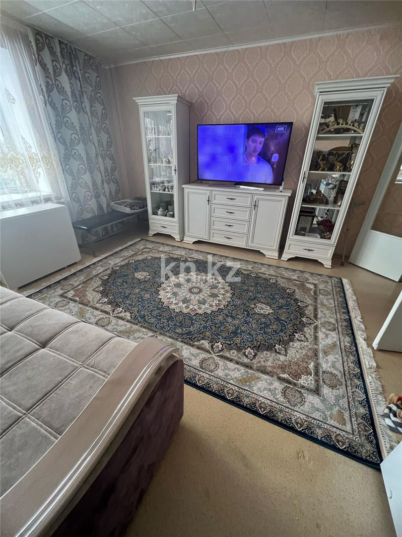 Продажа 4-комнатной квартиры, 77 м², пр. Республики - Продажа  четырехкомнатных квартир в Караганде фото 1 из 17