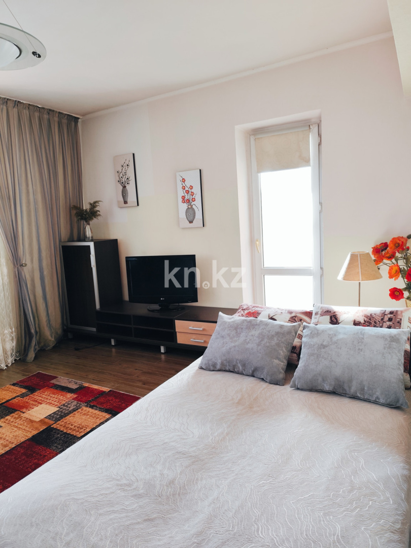 Аренда 1-комнатной квартиры посуточно, 50 м², Самал-1 мкр-н, дом  31 - ул. Жолдасбекова - Аренда  однокомнатных квартир посуточно в Алматы фото 4 из 17
