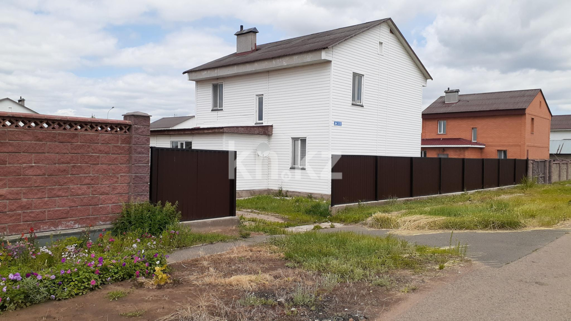 Продажа 6-комнатного дома, 176 м², мкр-н Уркер, дом  5 - Продажа домов, коттеджей в Астане с фото фото 1 из 17