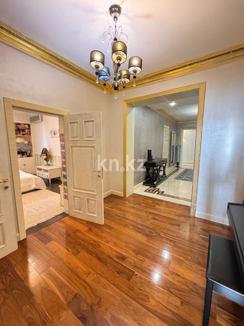 Продажа 5-комнатной квартиры, 206.5 м², ул. Ташенова в Астане - фото 2