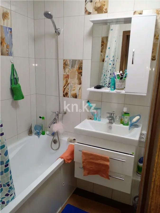 Продажа 3-комнатной квартиры, 62 м², мкр-н 2, дом  3 в Алматы - фото 4