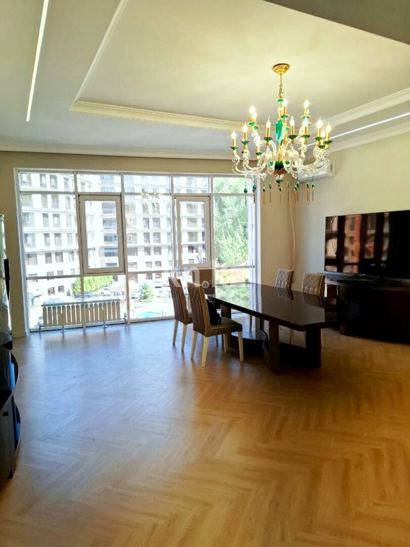 Продажа 4-комнатной квартиры, 142.4 м² в Алматы