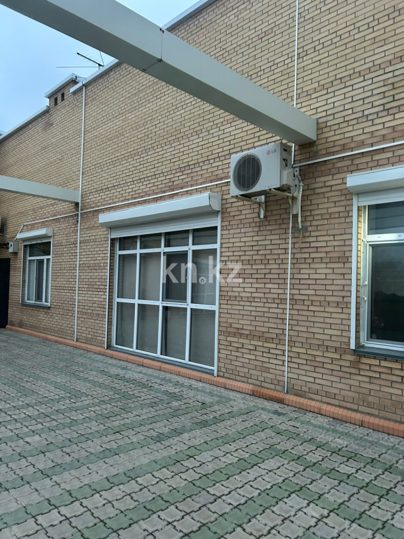 Продажа 3-комнатной квартиры, 135.4 м², ул. Аманжолова в Караганде - фото 17