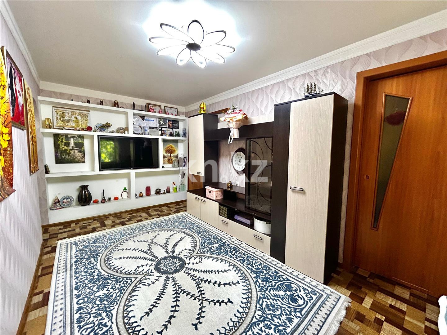Продажа 3-комнатной квартиры, 42 м², ул. Пичугина - Продажа  трехкомнатных квартир в Караганде фото 1 из 10