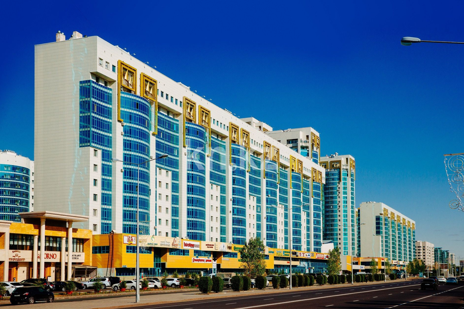 Продажа 2-комнатной квартиры, 60 м², ул. Сарайшык, дом  5 - Otel Rixos Presidents - Продажа домов, коттеджей в Атырау фото 1 из 40