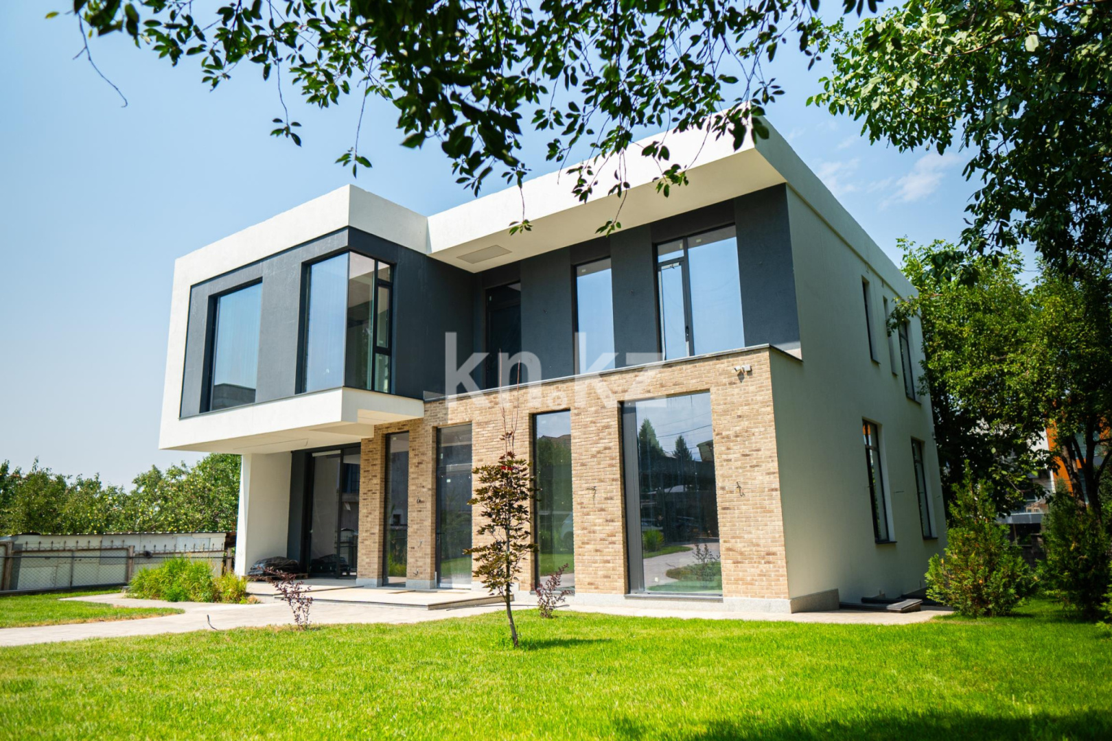 Продажа 7-комнатного дома, 494 м², ул. Садовая, дом  21 - Продажа домов и коттеджей в Алматы фото 1 из 21