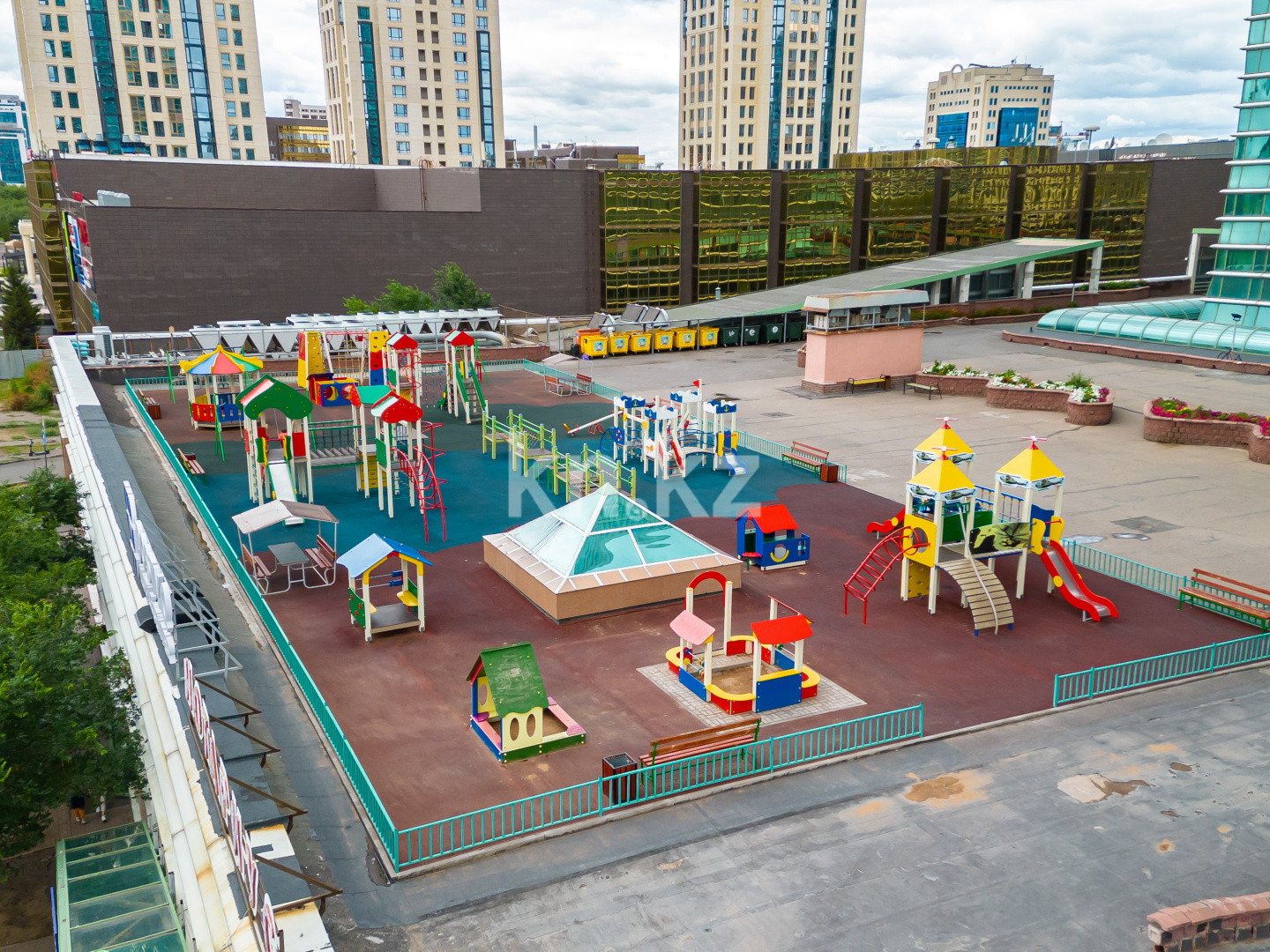 Продажа 3-комнатной квартиры, 130 м², ул. Достык, дом  5/1 - ул. Сауран в Астане - фото 47