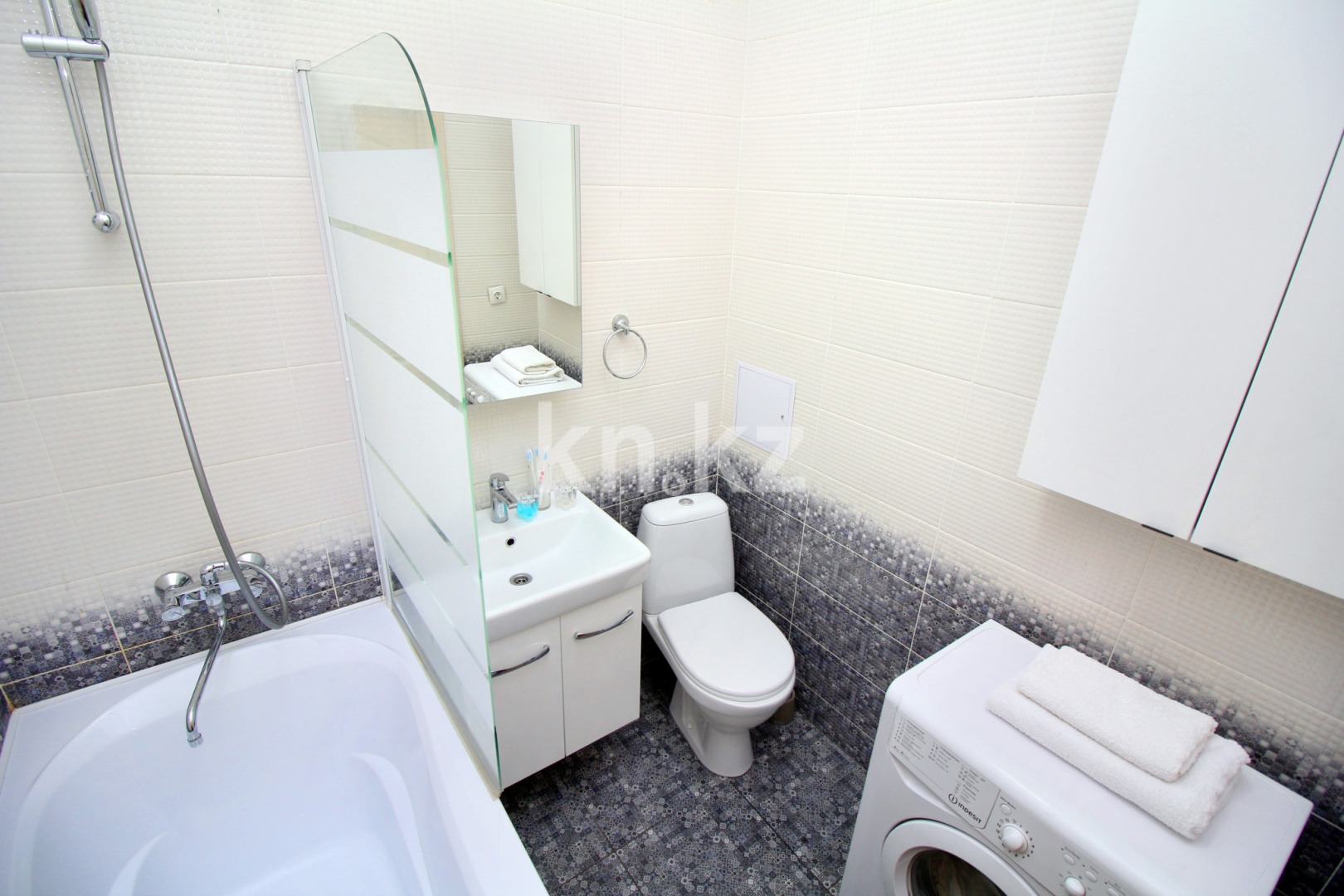 Аренда 1-комнатной квартиры посуточно, 40 м², пр. Абая, дом  109/6 - ул. Манаса - Аренда жилой и коммерческой недвижимости в Алматы фото 20 из 30