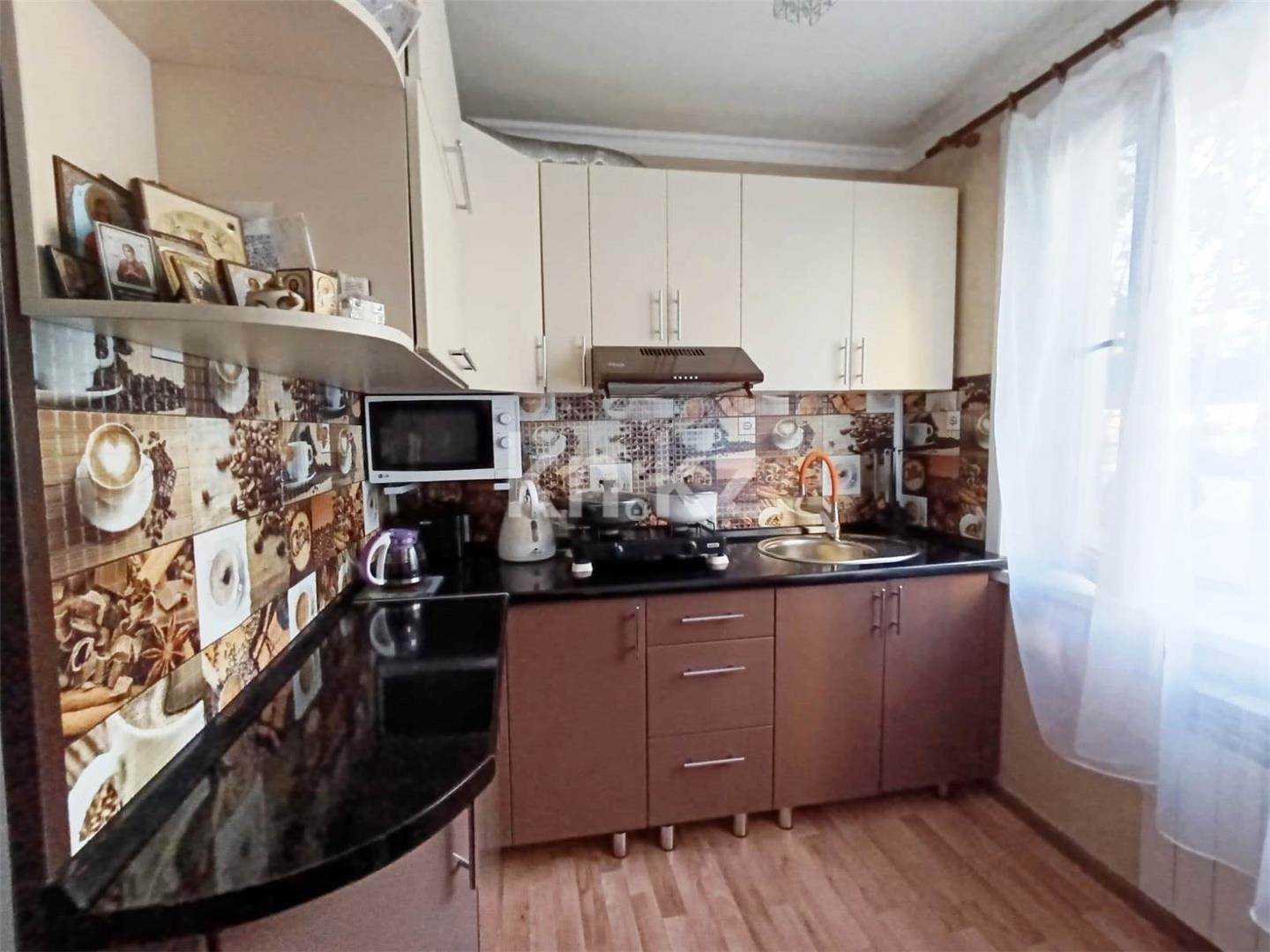 Продажа 3-комнатной квартиры, 48 м², мкр-н 17, дом  55 в Караганде - фото 3