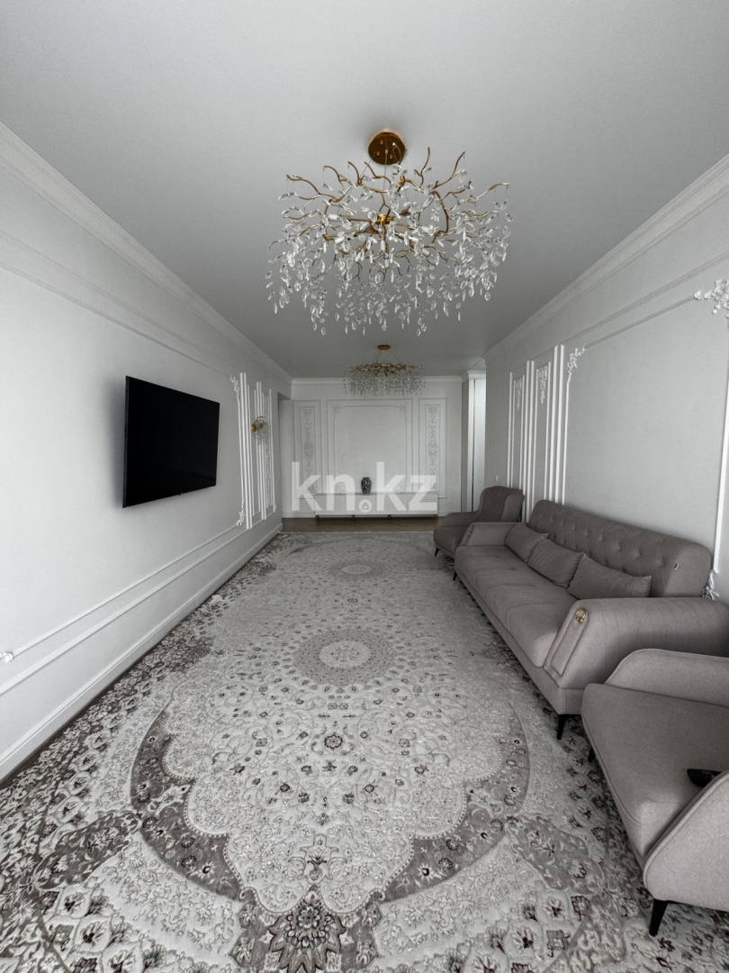 Продажа 3-комнатной квартиры, 111 м², ул. Утеген батыра, дом  11в в Алматы - фото 2