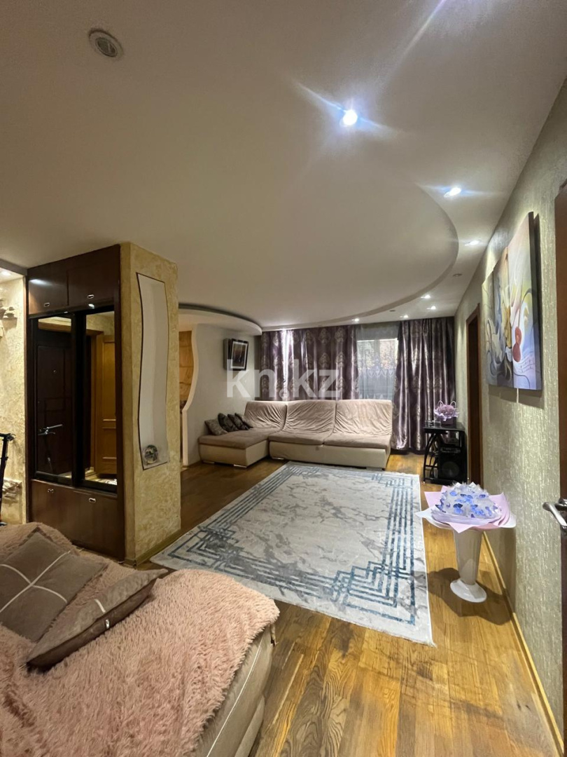 Продажа 4-комнатной квартиры, 76 м², пр. Республики, дом  18 - Продажа  четырехкомнатных квартир в Караганде фото 3 из 13