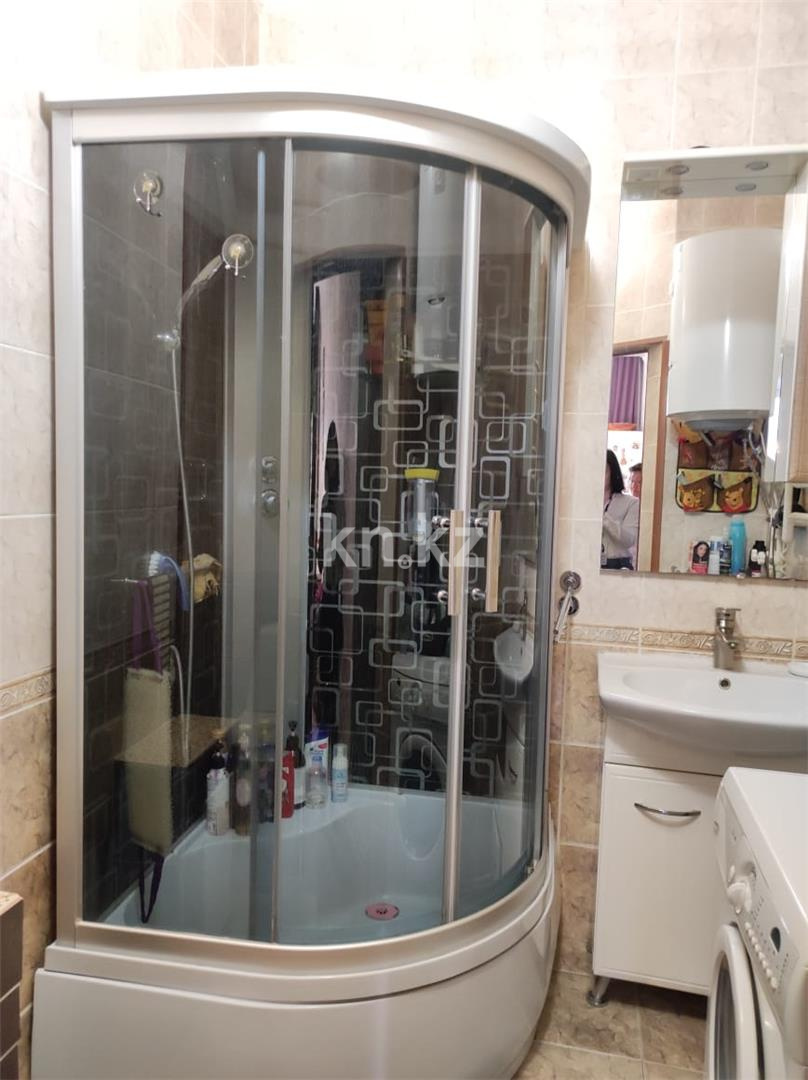 Продажа 3-комнатной квартиры, 68 м², пр. Бухар-жырау, дом  28 в Караганде - фото 15