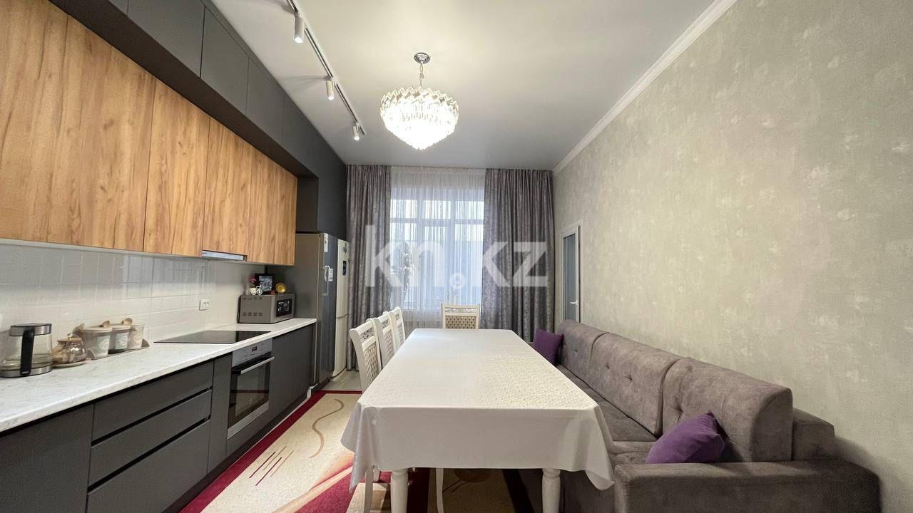 Продажа 2-комнатной квартиры, 65 м², ул. Муканова - Продажа  двухкомнатных квартир в Караганде фото 1 из 21