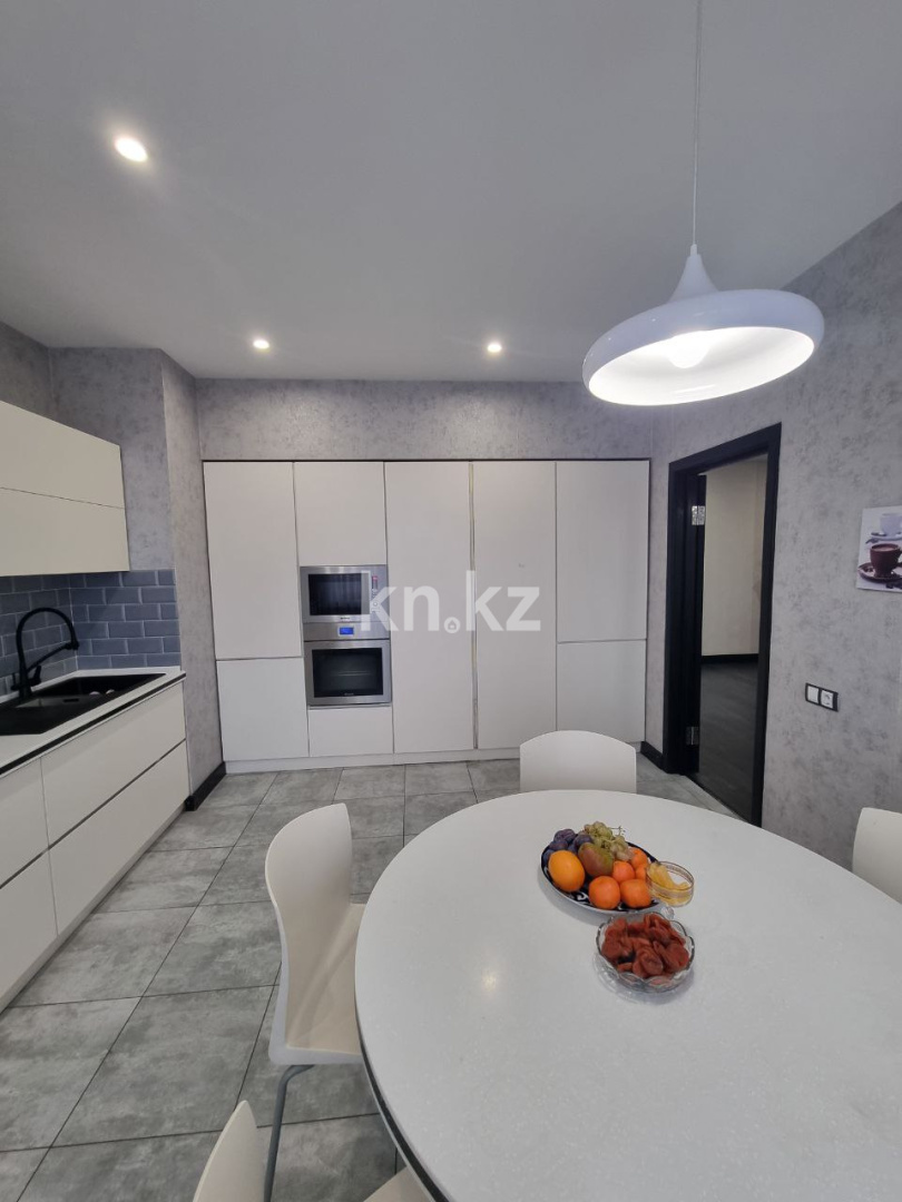 Продажа 4-комнатной квартиры, 160 м², ул. Аманжолова, дом  65/4 в Караганде - фото 15