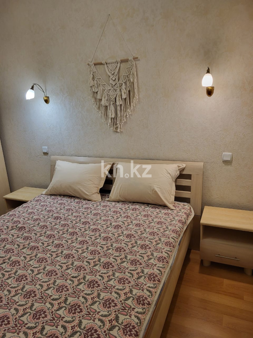 Аренда 1-комнатной квартиры, 50 м², ул. Ходжанова, дом  76 - пр. Аль-Фараби - Аренда квартир помесячно в Казахстане фото 1 из 28