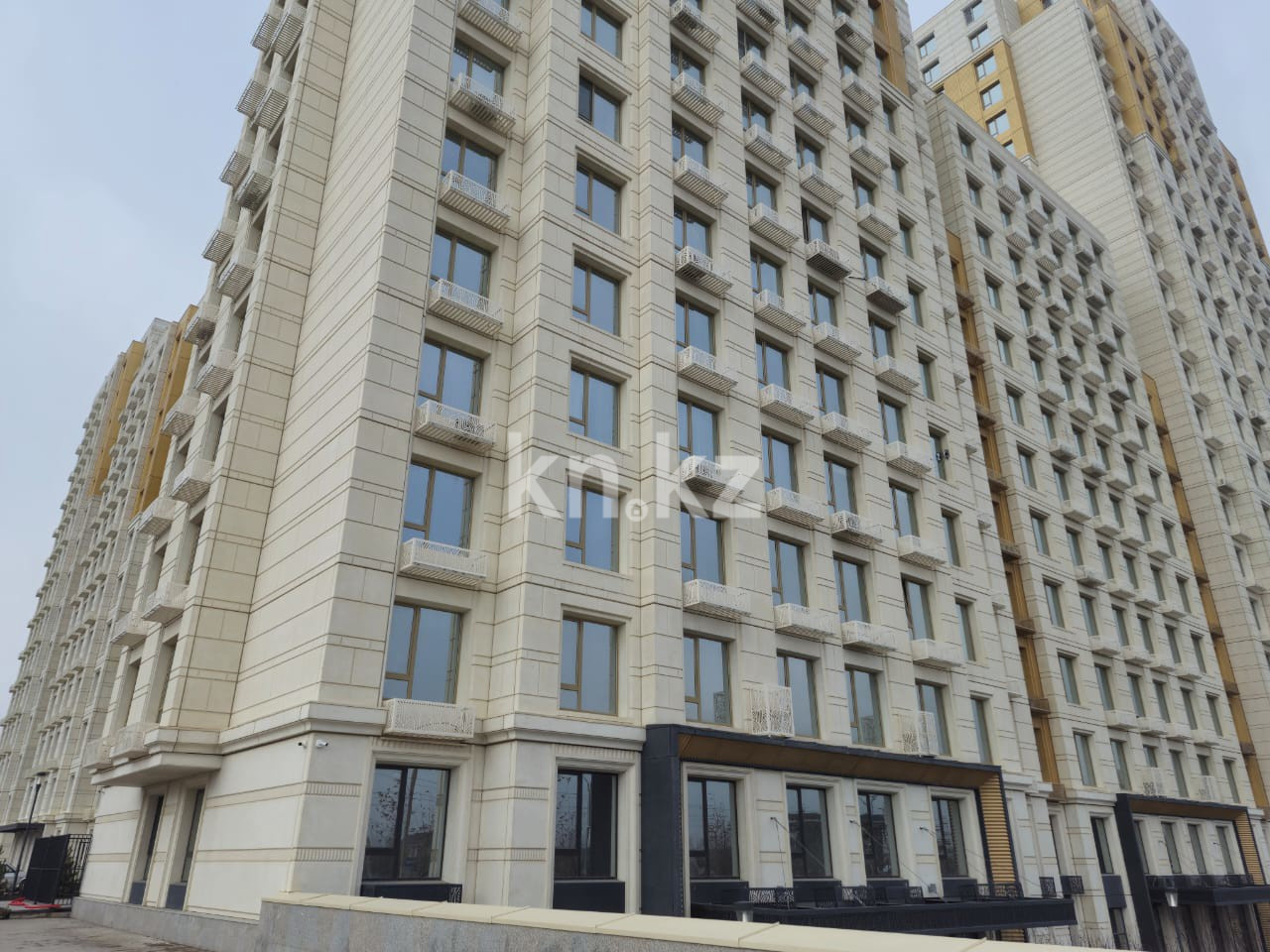 Продажа 2-комнатной квартиры, 88 м², пр. Байдибек би, дом  127/7 - Продажа и аренда недвижимости в Шымкенте фото 1 из 23