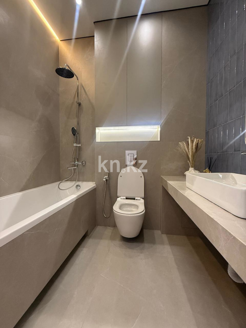 Продажа 4-комнатной квартиры, 111.6 м², Сейфуллина в Алматы - фото 18