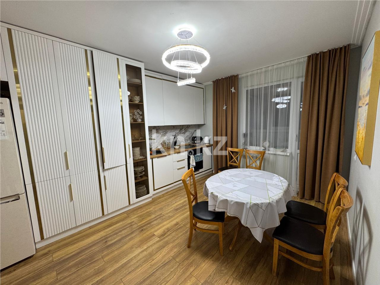 Продажа 4-комнатной квартиры, 100 м², ул. Сауран в Астане - фото 2