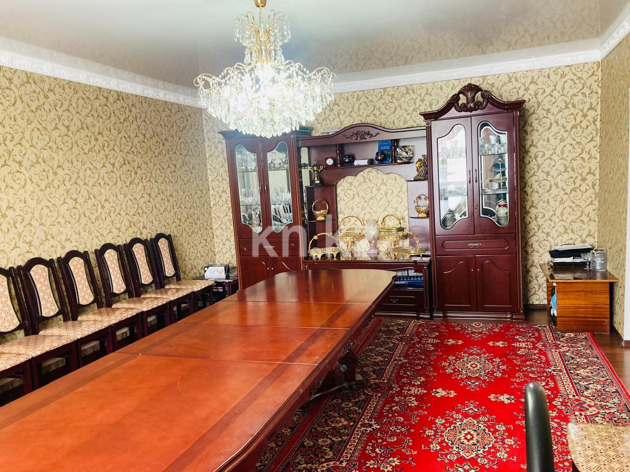 Продажа 5-комнатного дома, 289 м², ул. Карибжанова в Караганде - фото 2