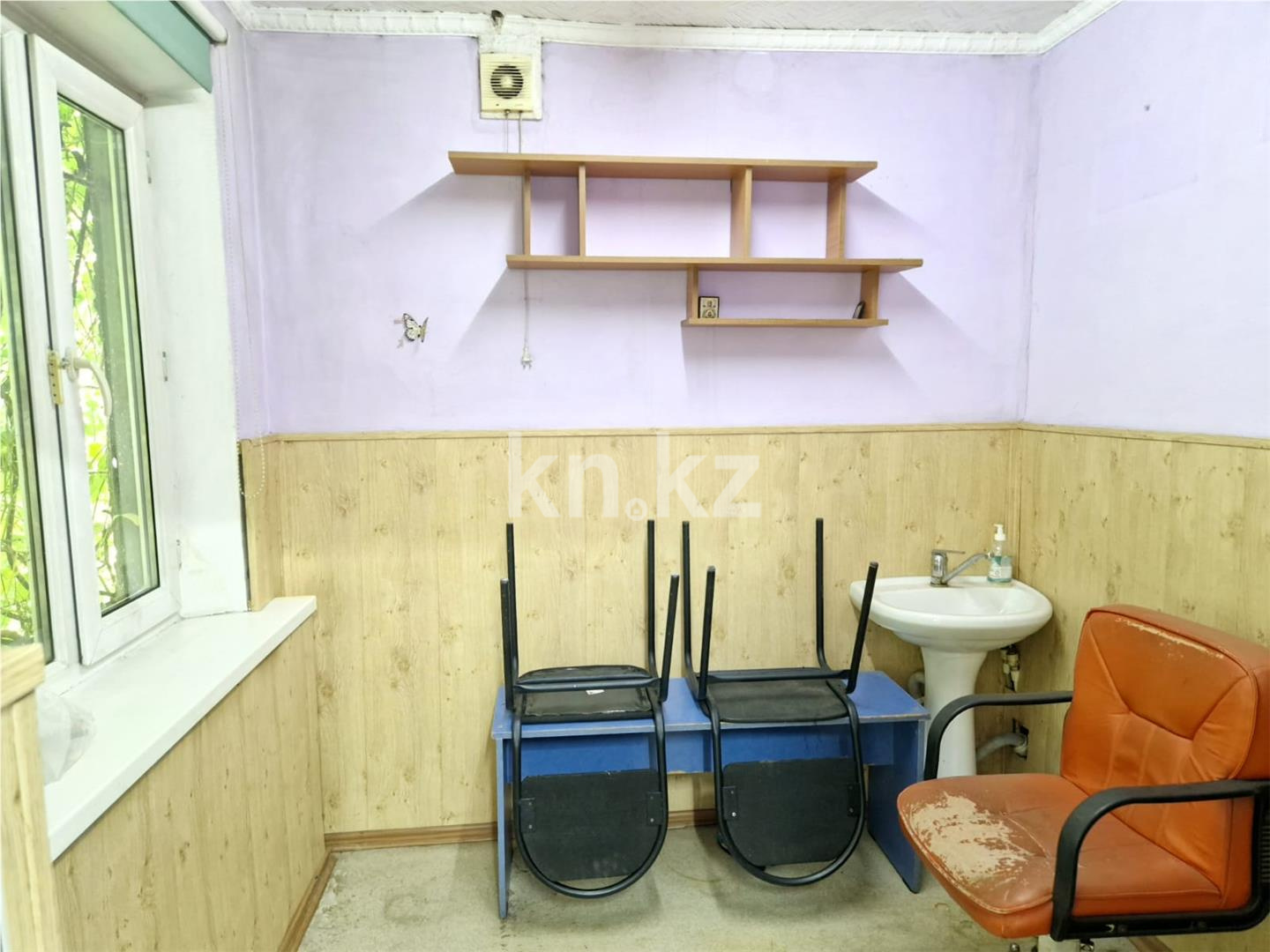 Продажа , 34 м², мкр-н 19 - Продажа офисных и торговых помещений в Караганде фото 4 из 14