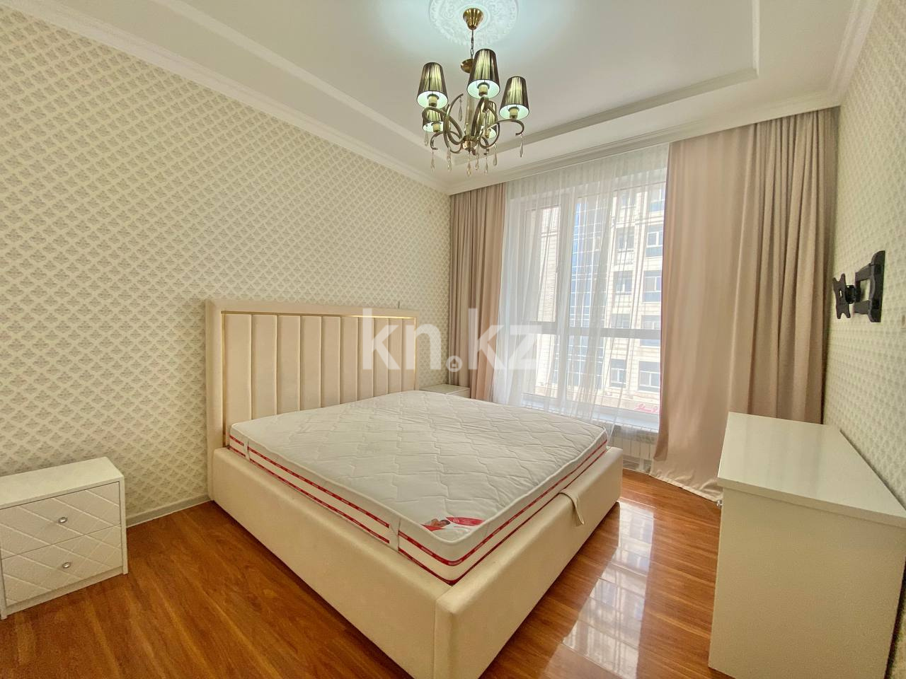 Продажа 4-комнатной квартиры, 122.7 м², пр. Мангилик Ел, дом  52 - Продажа квартир в Казахстане фото 1 из 40