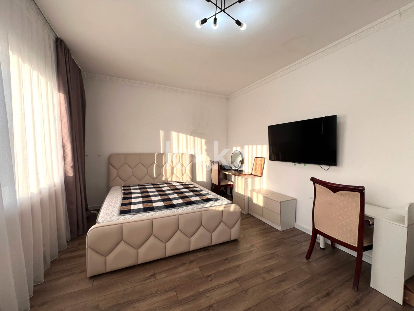 Продажа 5-комнатного дома, 284.7 м², Акжайык - Продажа квартир в Акмолинской области фото 7 из 37