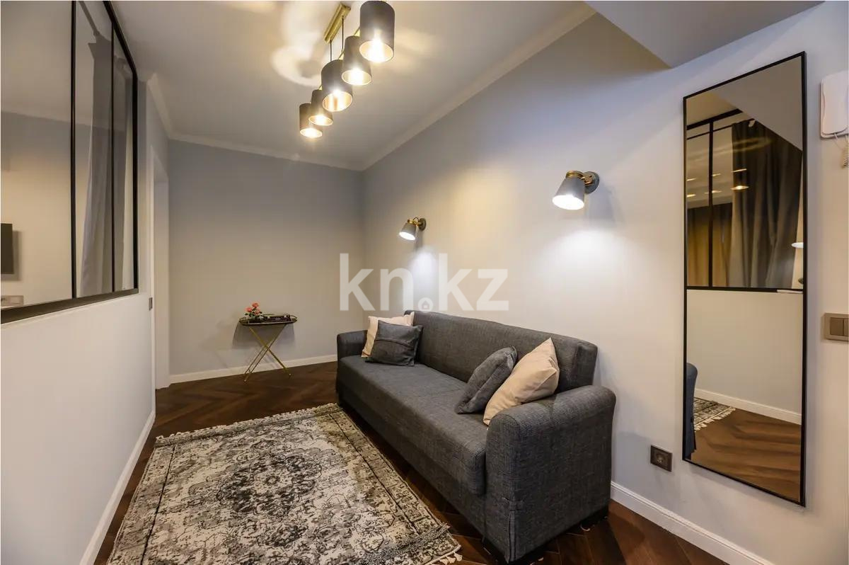Продажа 3-комнатной квартиры, 43.5 м², ул. Курмангазы, дом  33 - Продажа квартир в Алматы фото 1 из 4