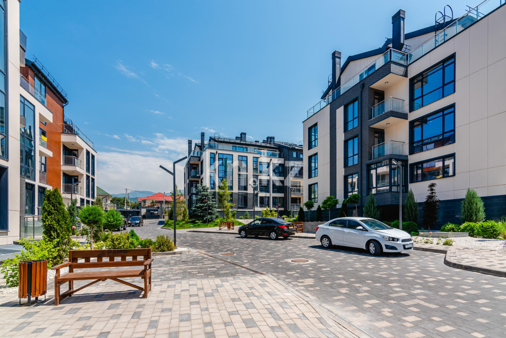 Продажа 4-комнатной квартиры, 220 м², ул. Жамакаева, дом  252 в Алматы - фото 12