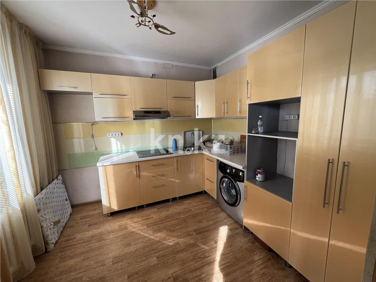 Продажа 4-комнатной квартиры, 75 м², пр. Шахтеров - Продажа квартир в Караганде фото 1 из 7