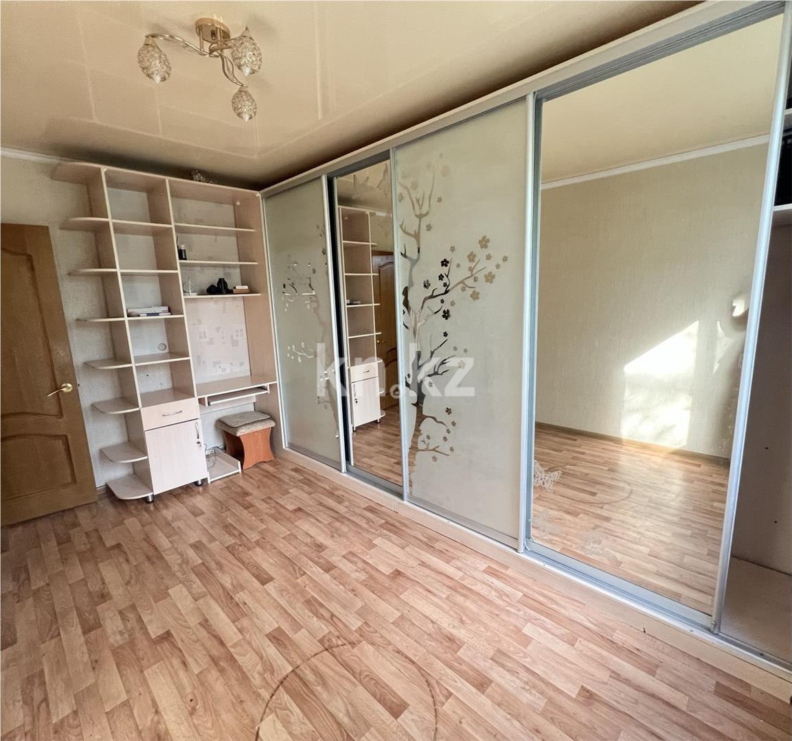 Продажа 4-комнатной квартиры, 75 м², пр. Шахтеров - Продажа квартир в Караганде с фото фото 3 из 13