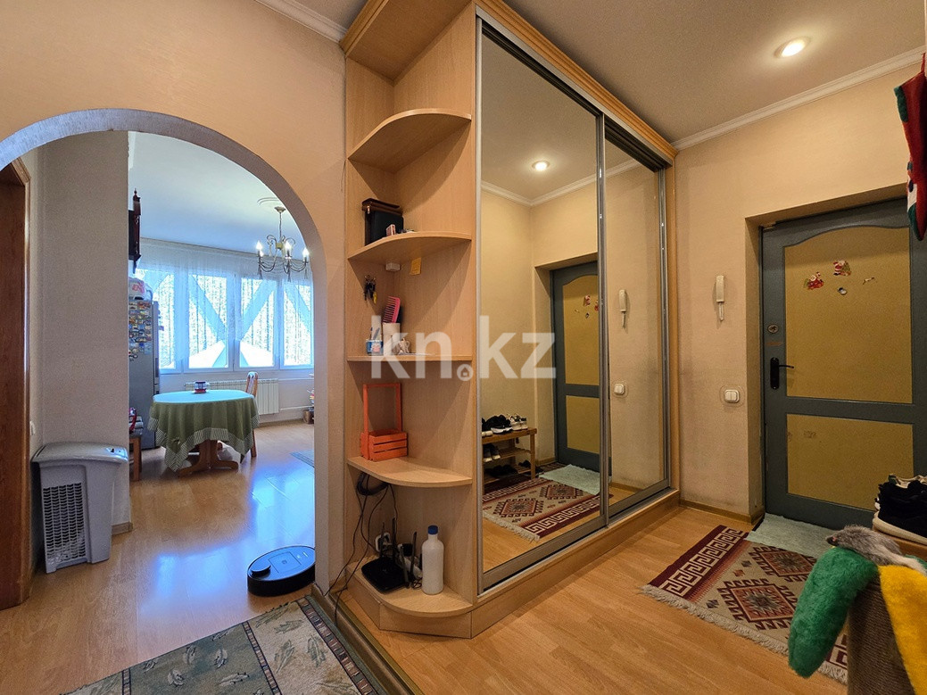 Продажа 4-комнатной квартиры, 60 м², Орбита-2 мкр-н, дом  11 - Продажа действующего бизнеса в Карагандинской области фото 1 из 28