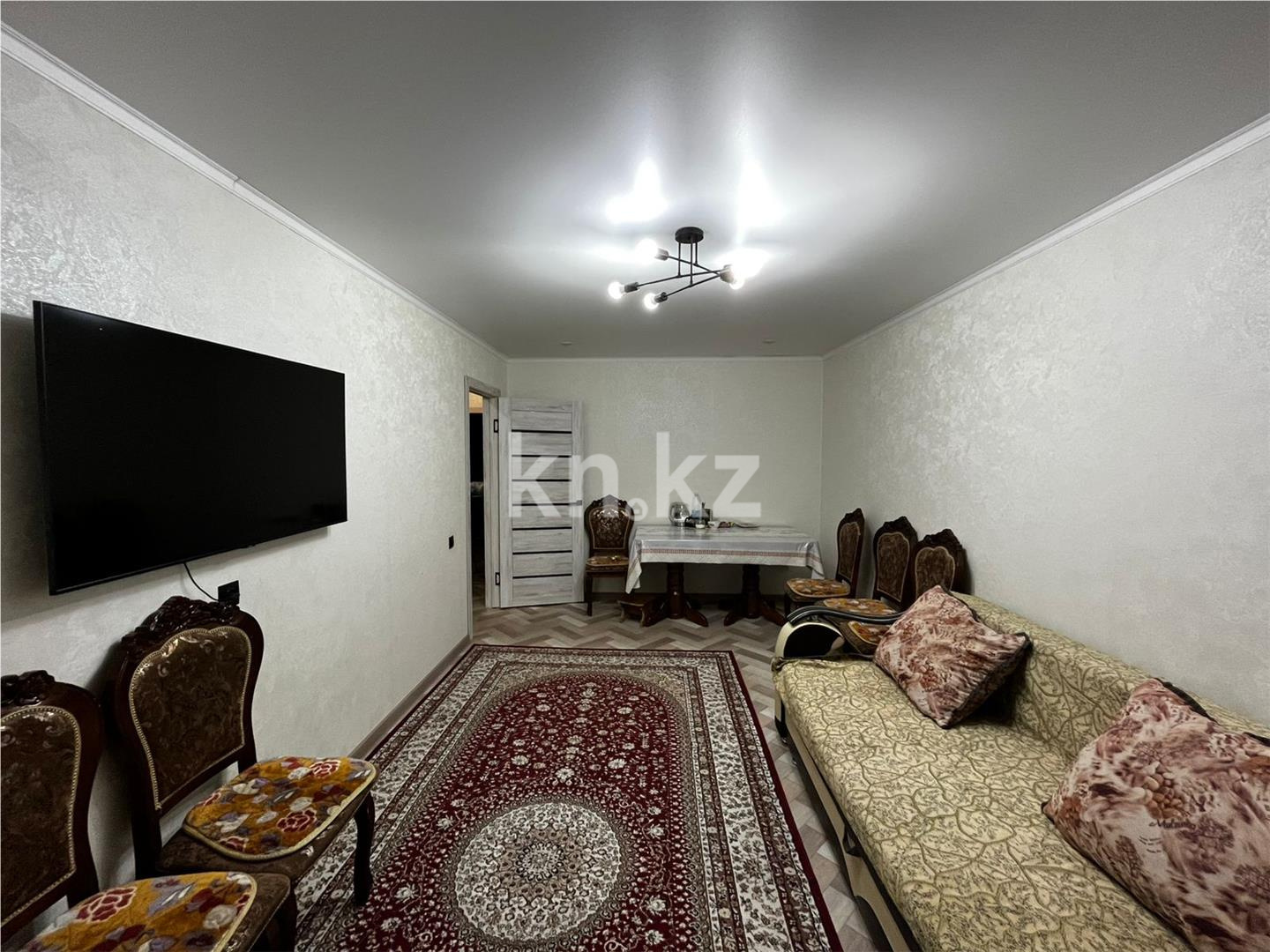 Продажа 3-комнатной квартиры, 63 м², 19-й мкр. - Продажа  трехкомнатных квартир в Караганде с фото фото 2 из 11