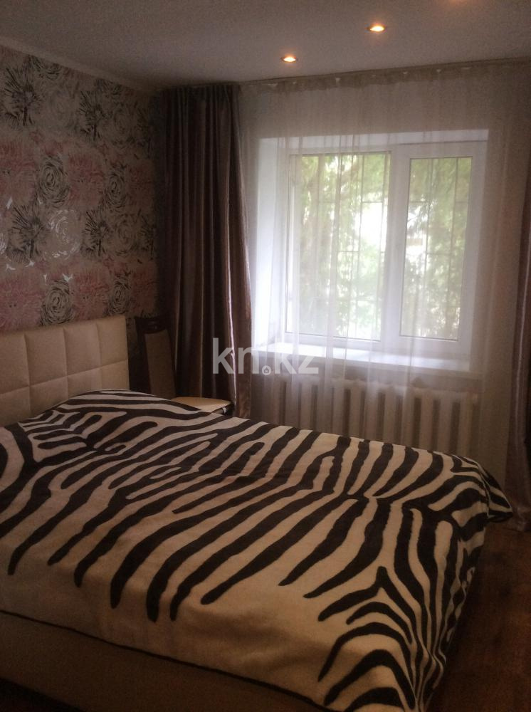 Аренда 2-комнатной квартиры посуточно, 48 м², Революции - Аренда жилой и коммерческой недвижимости в Уральске фото 3 из 4